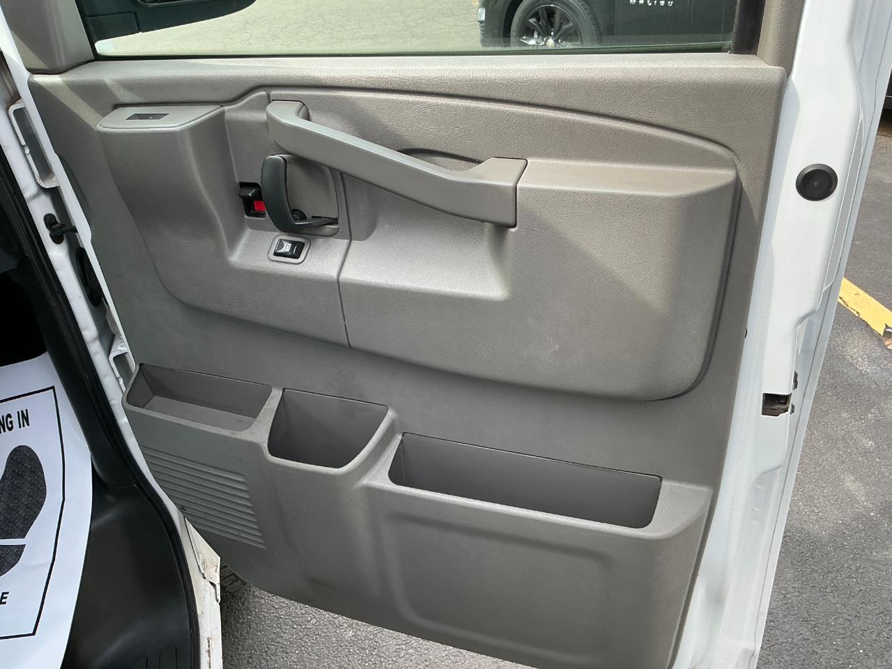 Chevrolet Express Cargo Van RWD 2500 135" 2016