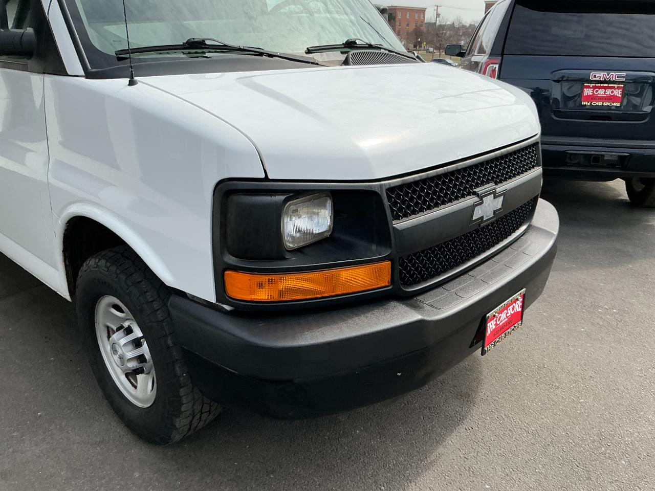 Chevrolet Express Cargo Van RWD 2500 135" 2016