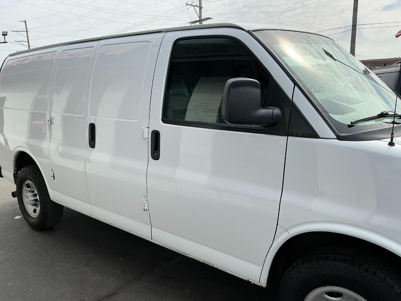 Chevrolet Express Cargo Van RWD 2500 135" 2016