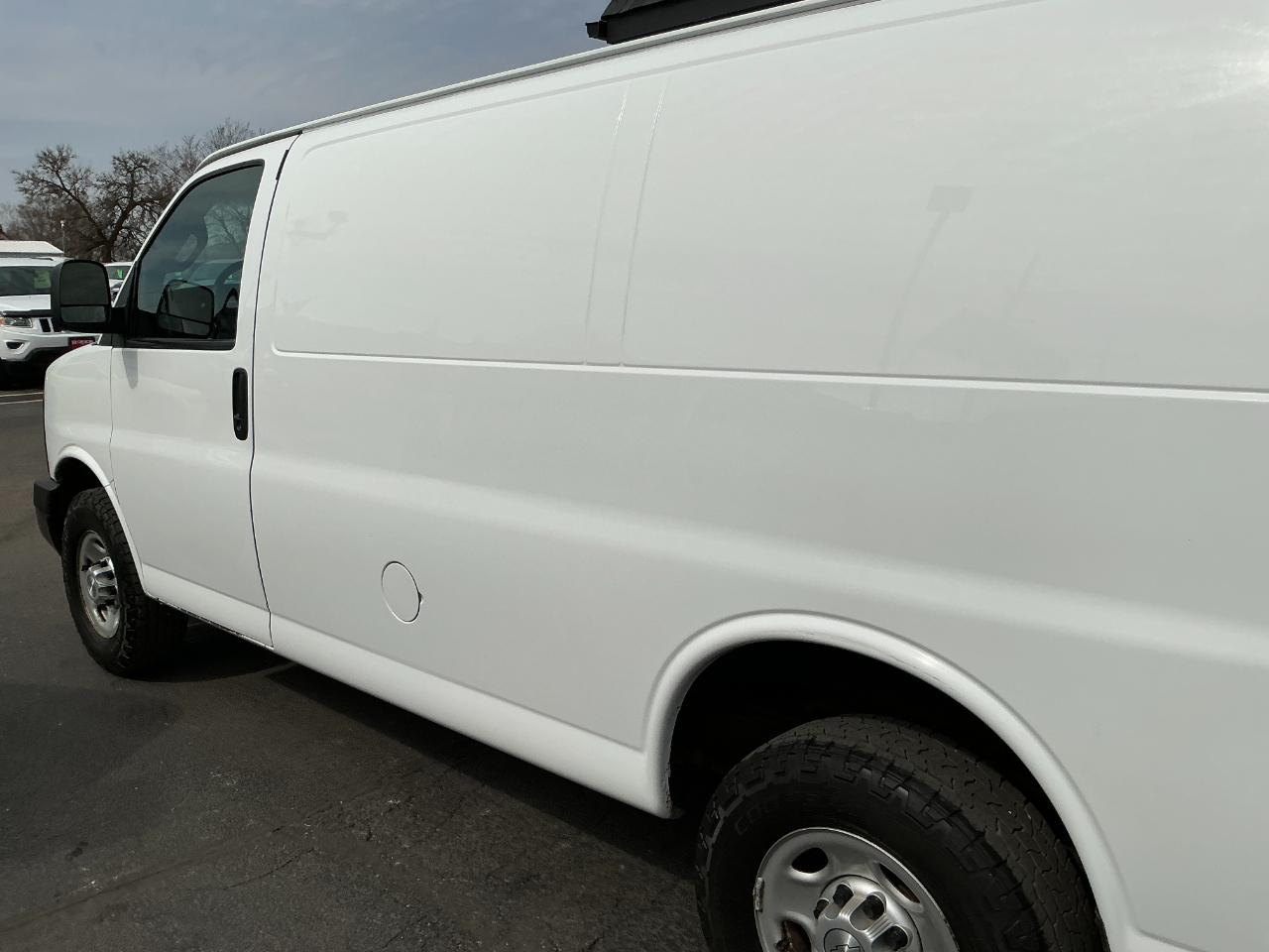 Chevrolet Express Cargo Van RWD 2500 135" 2016