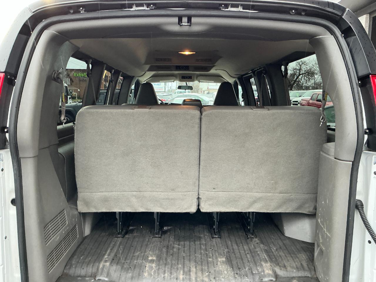 Chevrolet Express Passenger RWD 2500 135" LS 2023