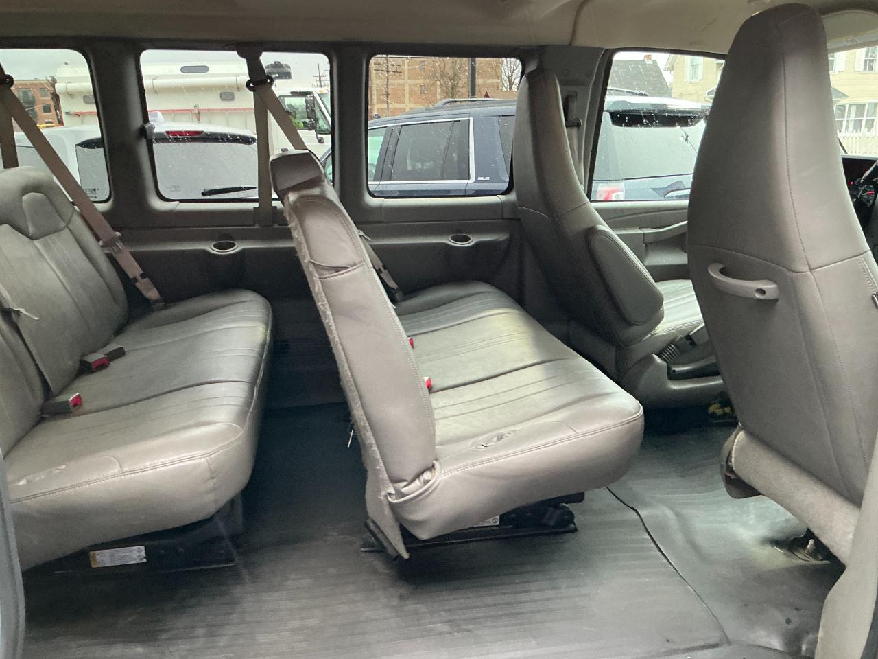 Chevrolet Express Passenger RWD 2500 135" LS 2023