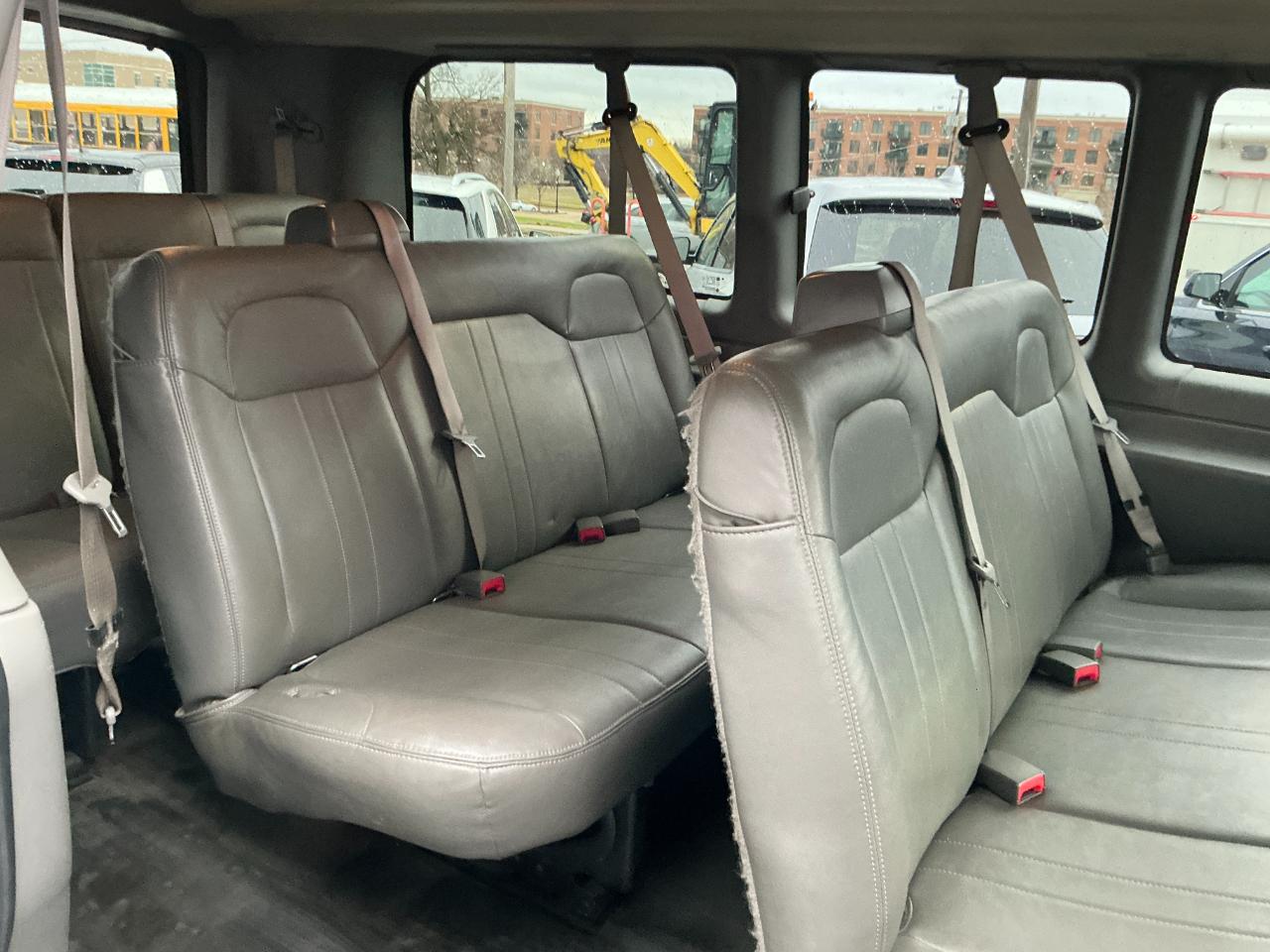Chevrolet Express Passenger RWD 2500 135" LS 2023
