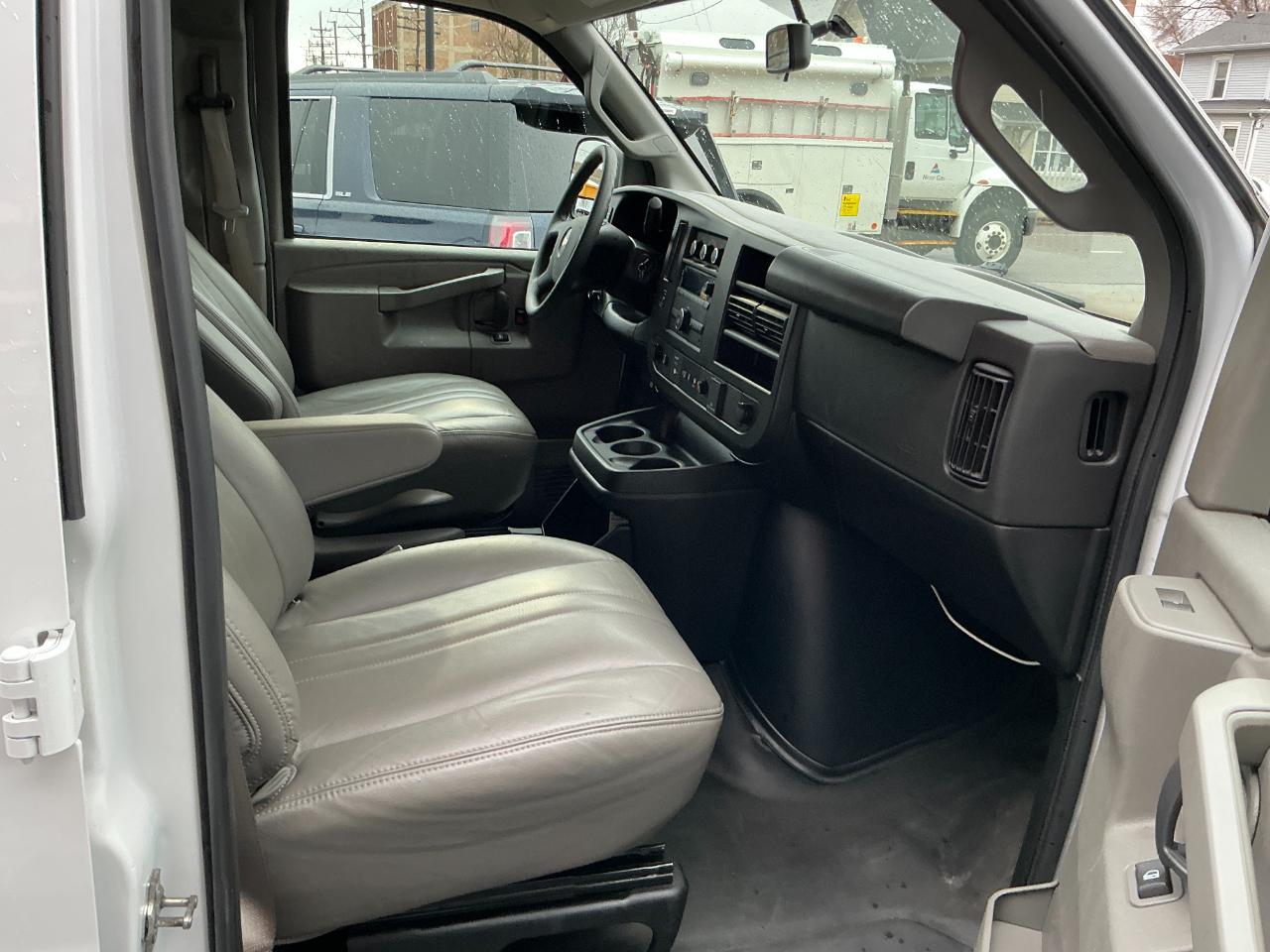 Chevrolet Express Passenger RWD 2500 135" LS 2023