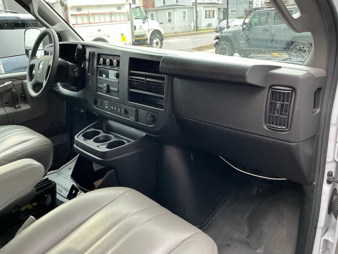 Chevrolet Express Passenger RWD 2500 135" LS 2023