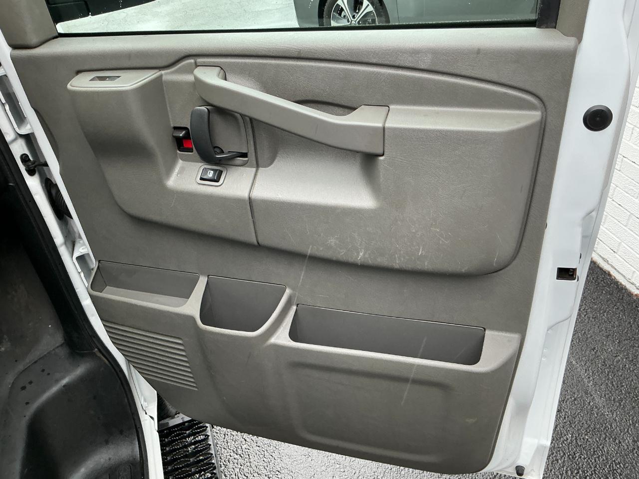 Chevrolet Express Passenger RWD 2500 135" LS 2023