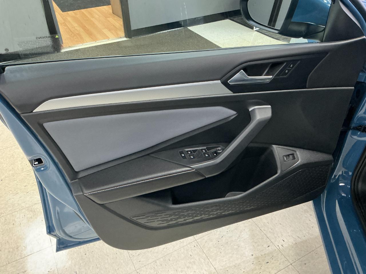 Volkswagen Jetta SE Auto 2025