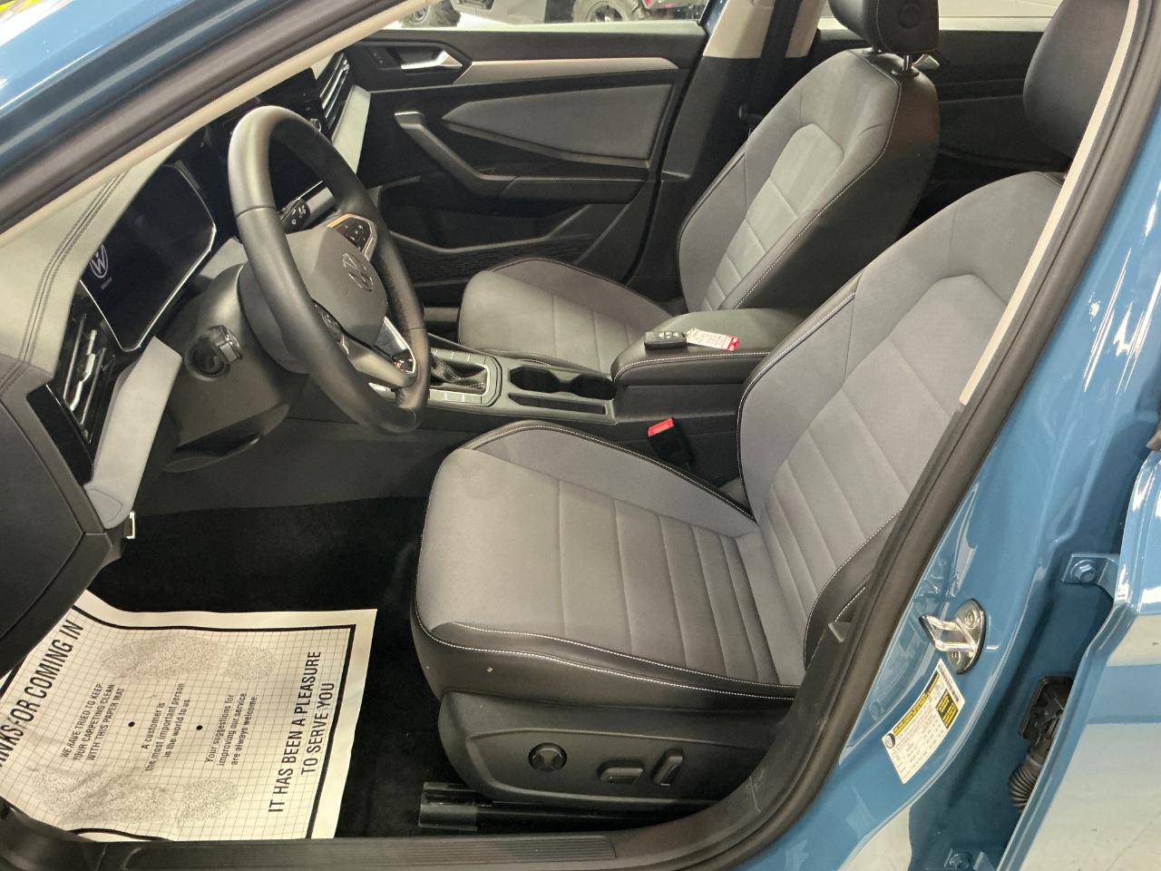 Volkswagen Jetta SE Auto 2025