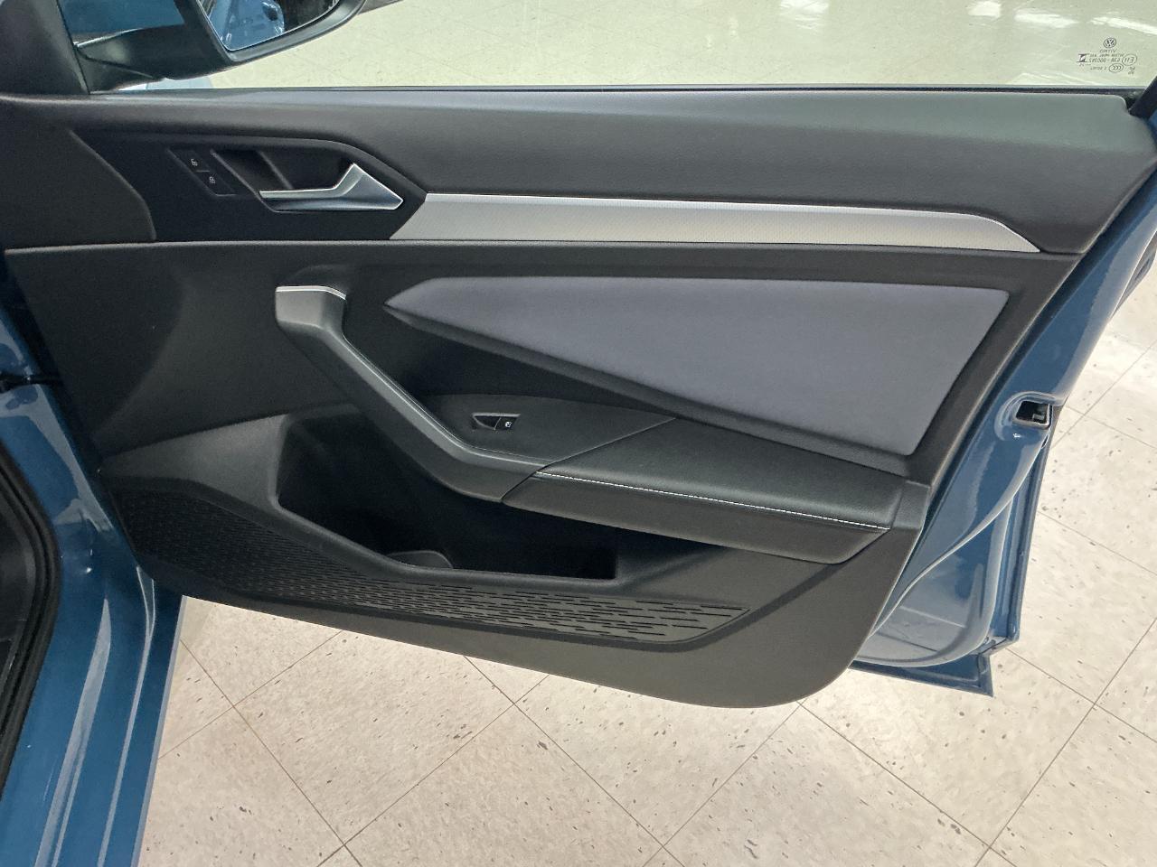 Volkswagen Jetta SE Auto 2025