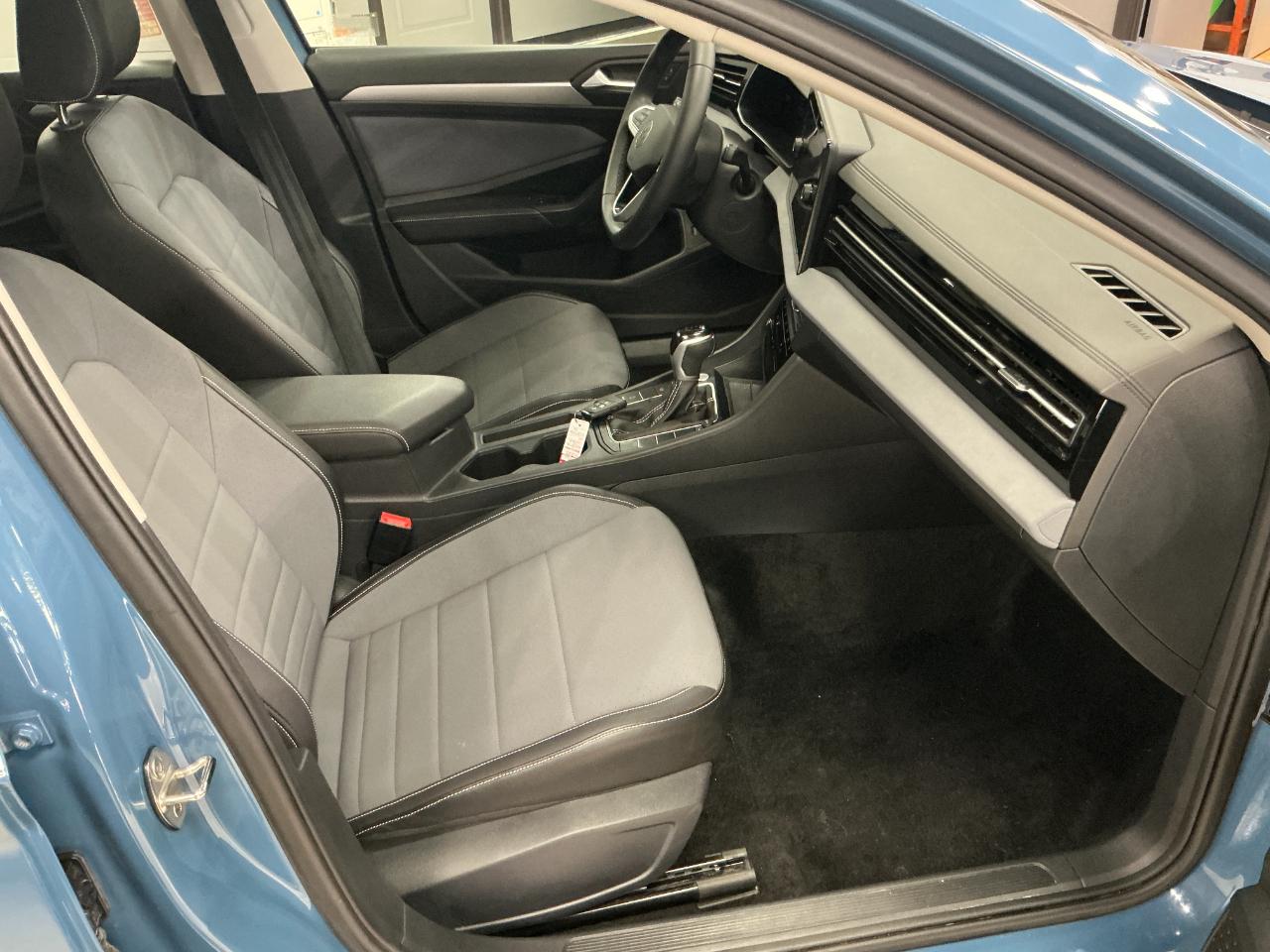 Volkswagen Jetta SE Auto 2025