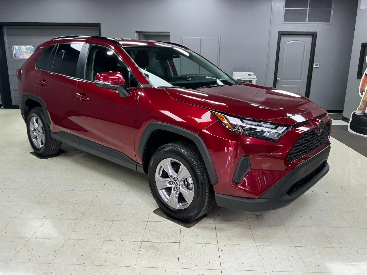 Toyota RAV4 XLE AWD (Natl) 2025