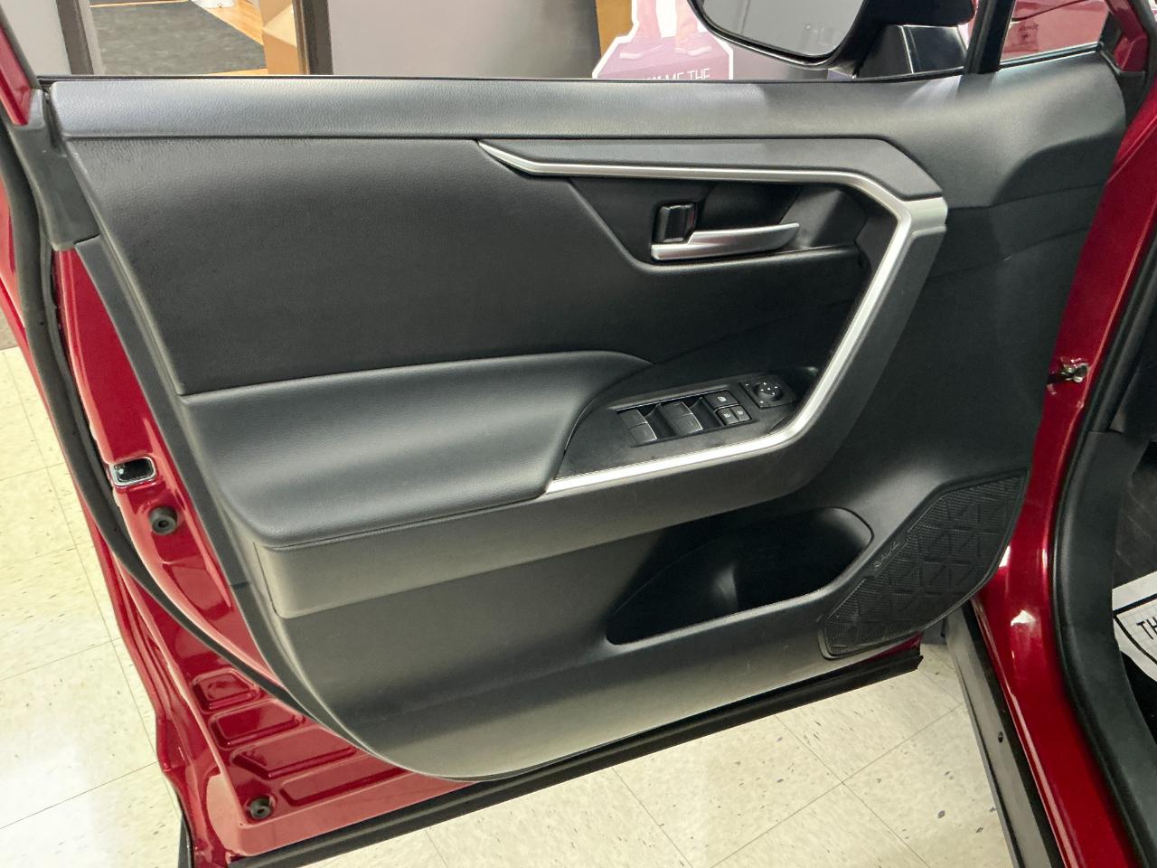 Toyota RAV4 XLE AWD (Natl) 2025