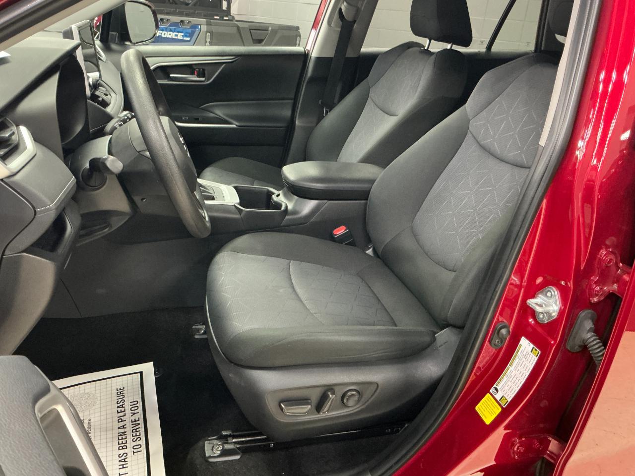 Toyota RAV4 XLE AWD (Natl) 2025