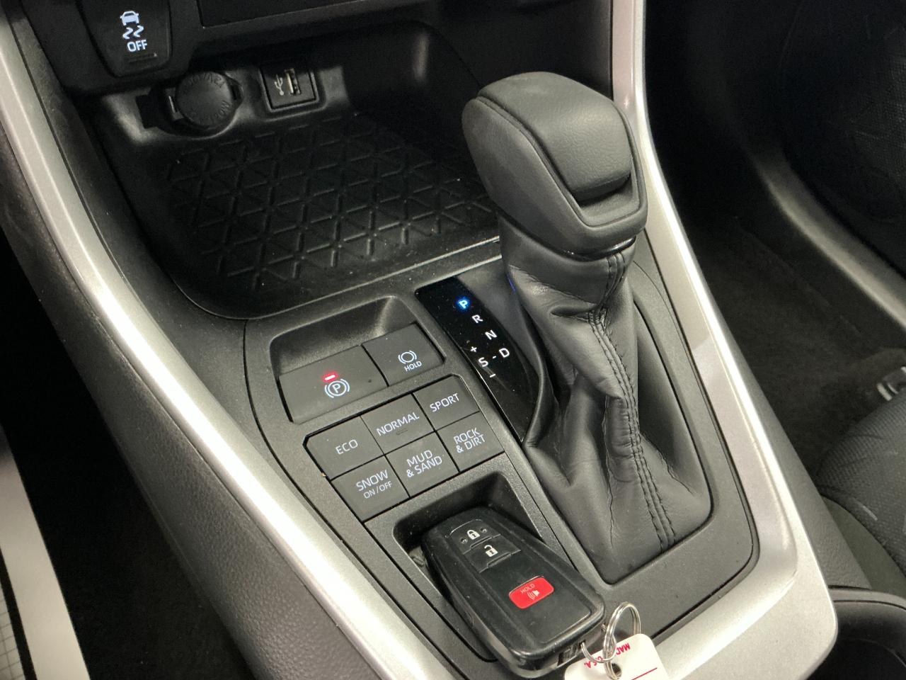 Toyota RAV4 XLE AWD (Natl) 2025