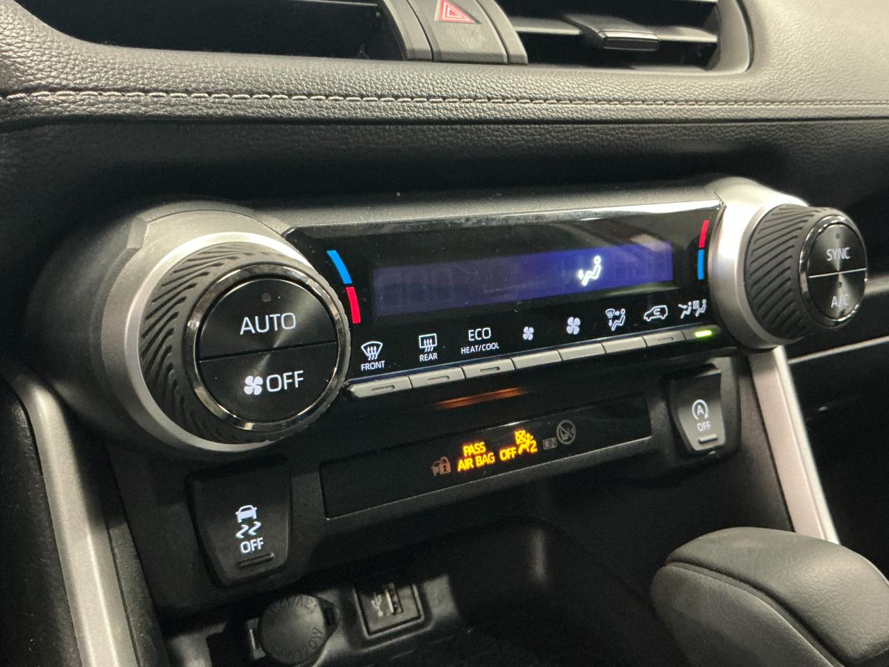 Toyota RAV4 XLE AWD (Natl) 2025