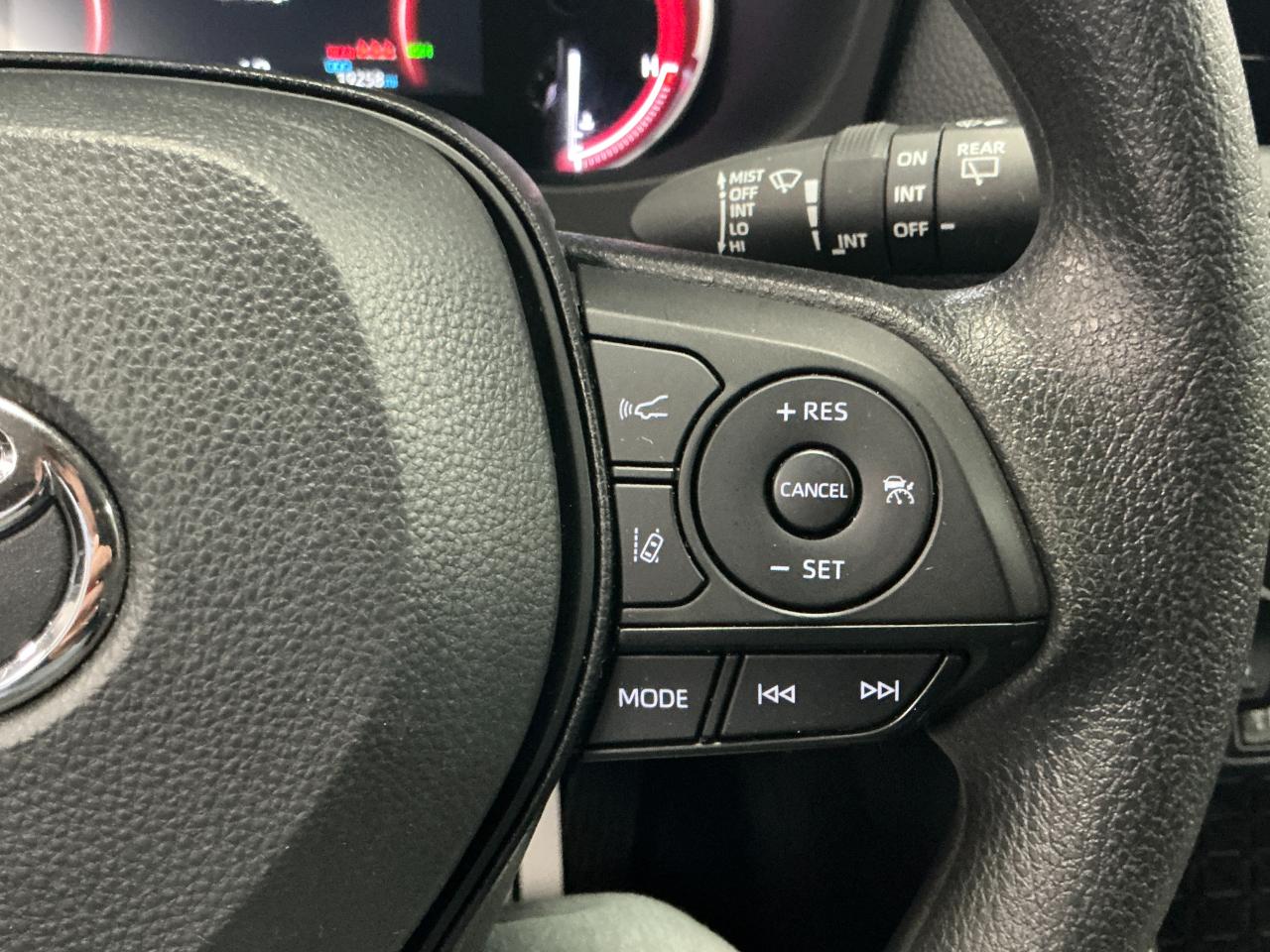 Toyota RAV4 XLE AWD (Natl) 2025