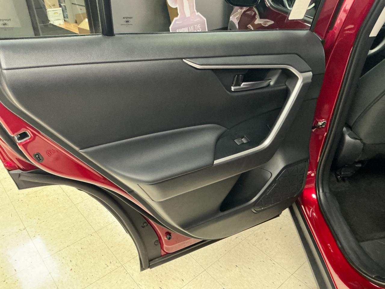 Toyota RAV4 XLE AWD (Natl) 2025