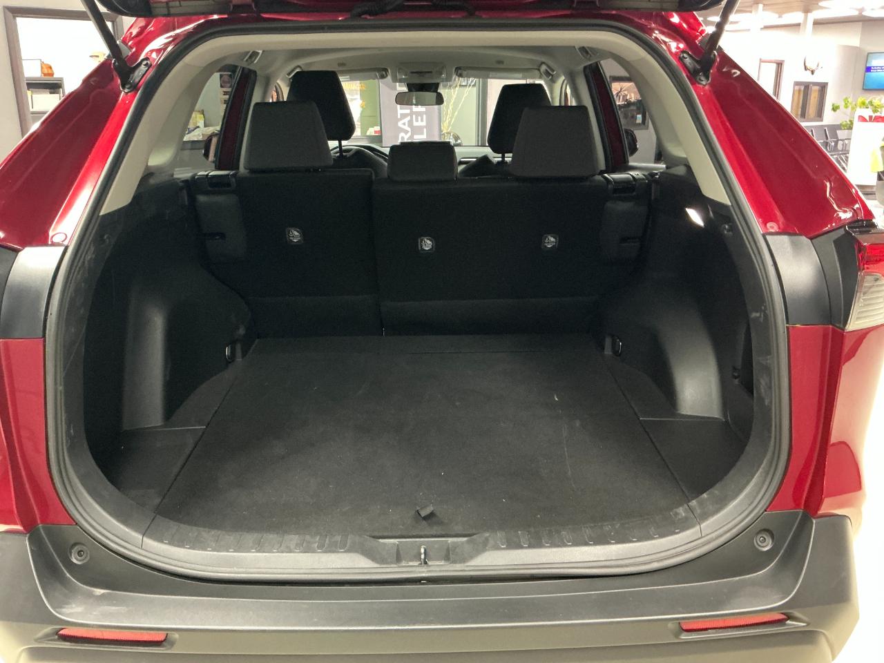 Toyota RAV4 XLE AWD (Natl) 2025