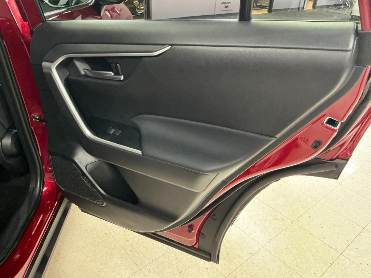 Toyota RAV4 XLE AWD (Natl) 2025