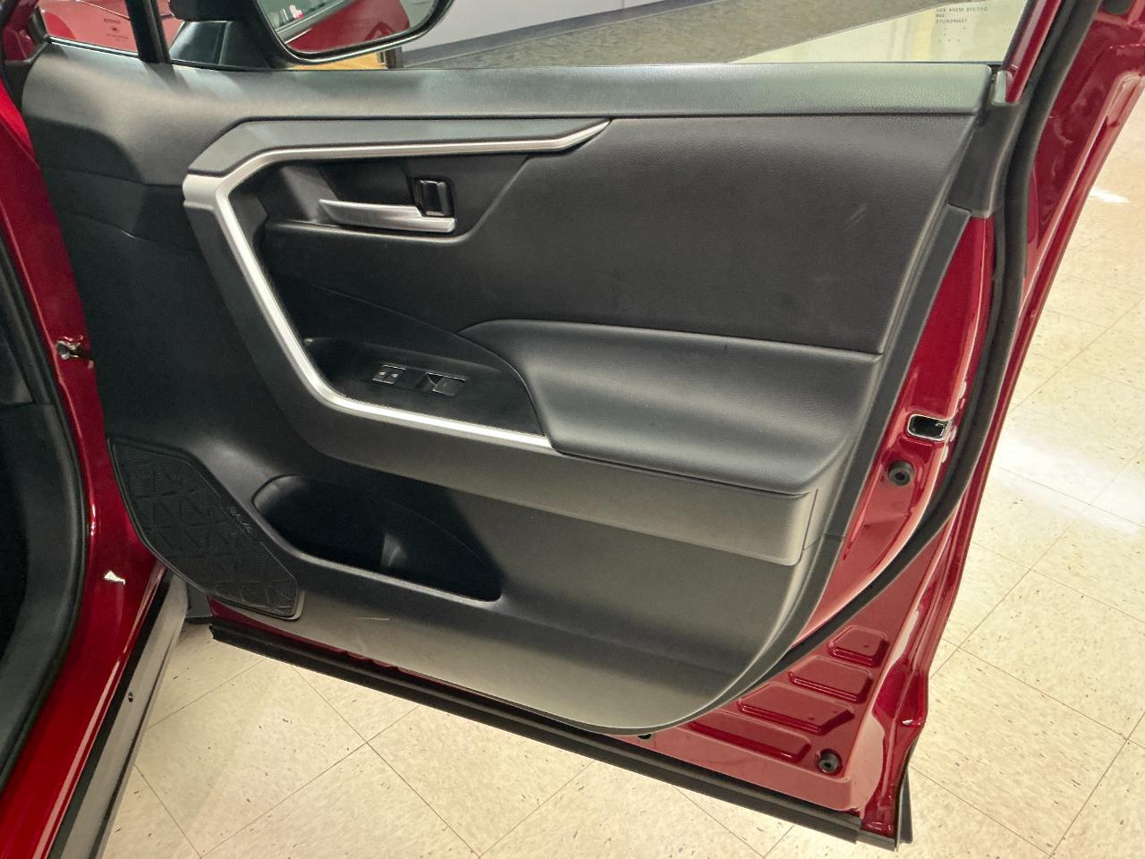 Toyota RAV4 XLE AWD (Natl) 2025