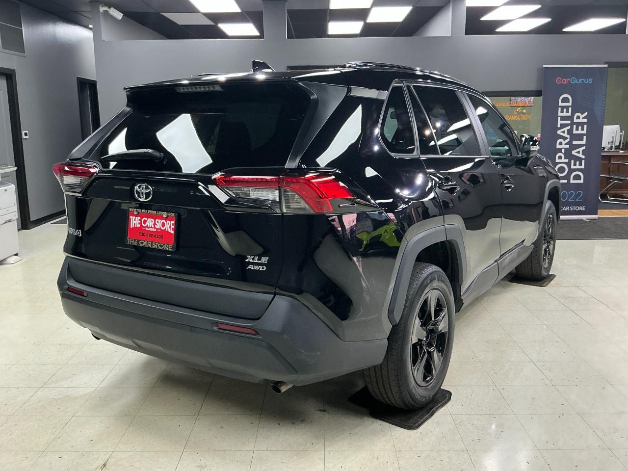 Toyota RAV4 XLE AWD (Natl) 2021