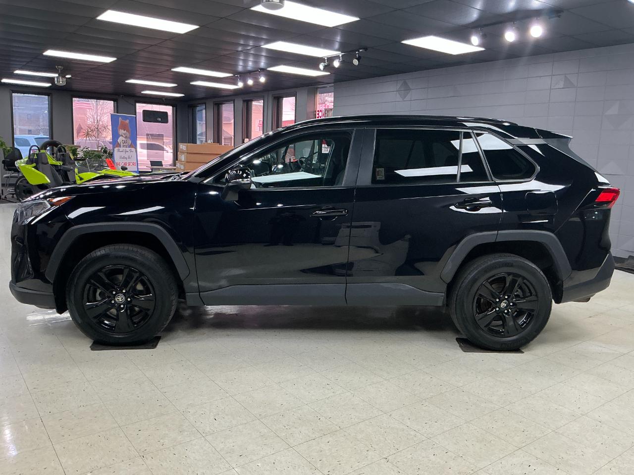 Toyota RAV4 XLE AWD (Natl) 2021