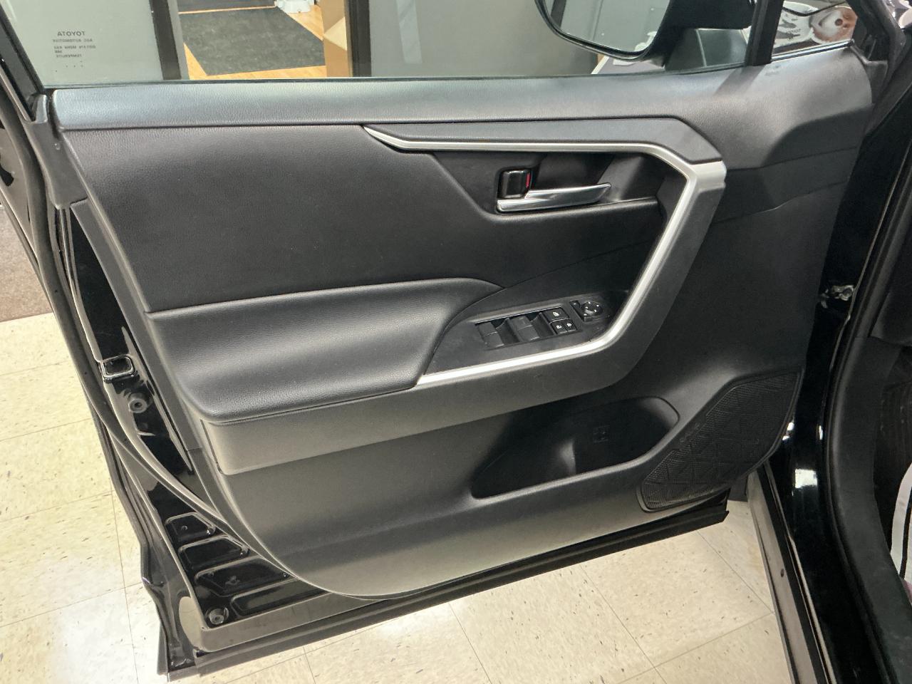 Toyota RAV4 XLE AWD (Natl) 2021