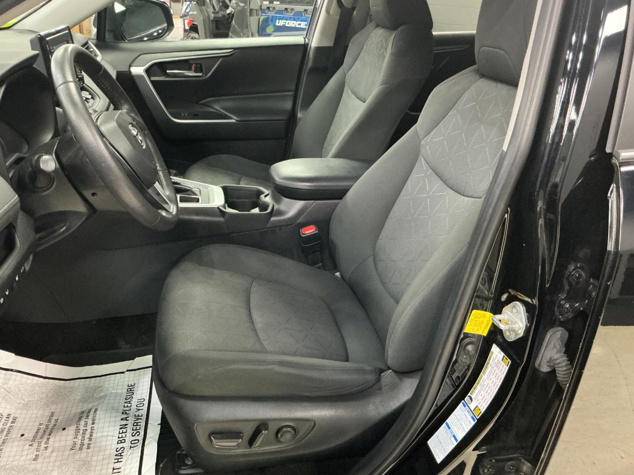 Toyota RAV4 XLE AWD (Natl) 2021