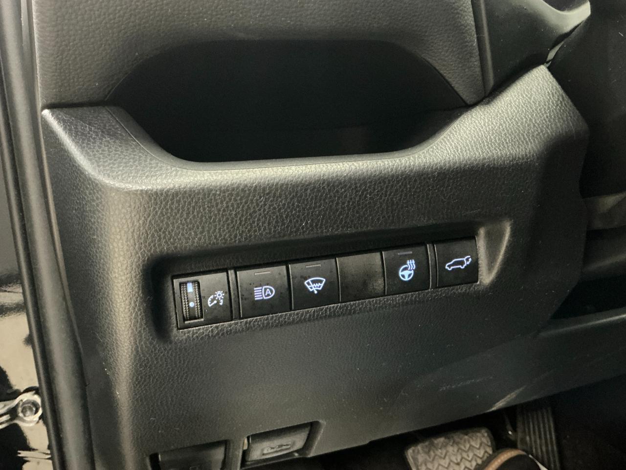 Toyota RAV4 XLE AWD (Natl) 2021