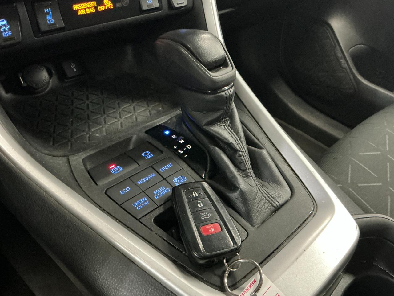 Toyota RAV4 XLE AWD (Natl) 2021