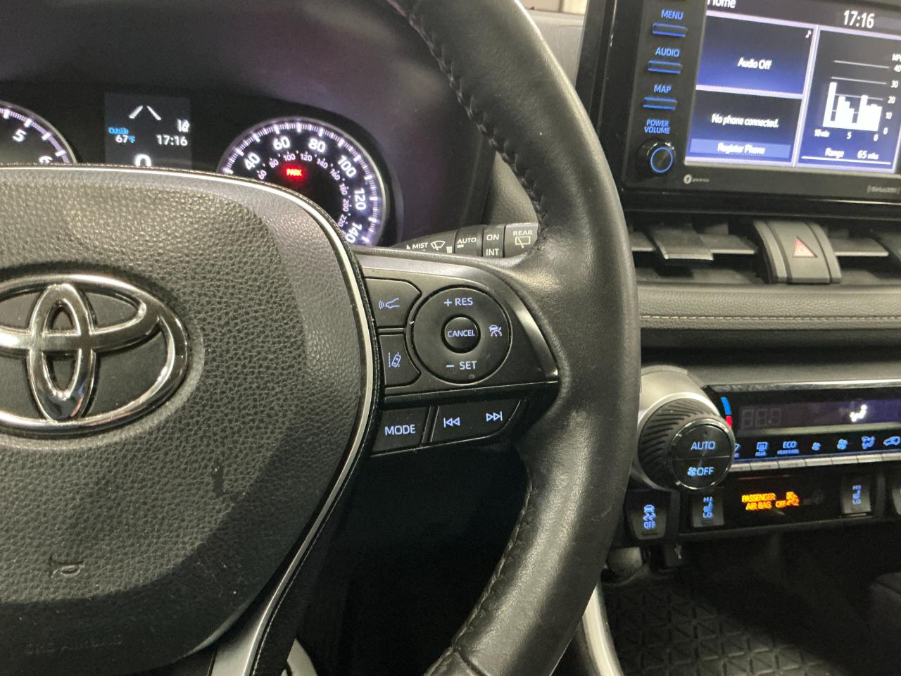 Toyota RAV4 XLE AWD (Natl) 2021