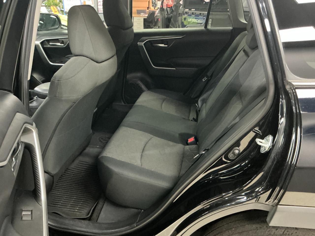 Toyota RAV4 XLE AWD (Natl) 2021