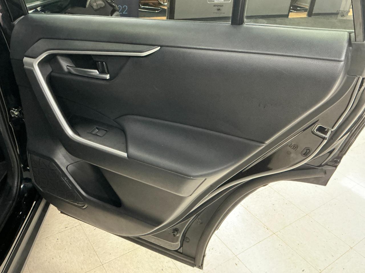 Toyota RAV4 XLE AWD (Natl) 2021