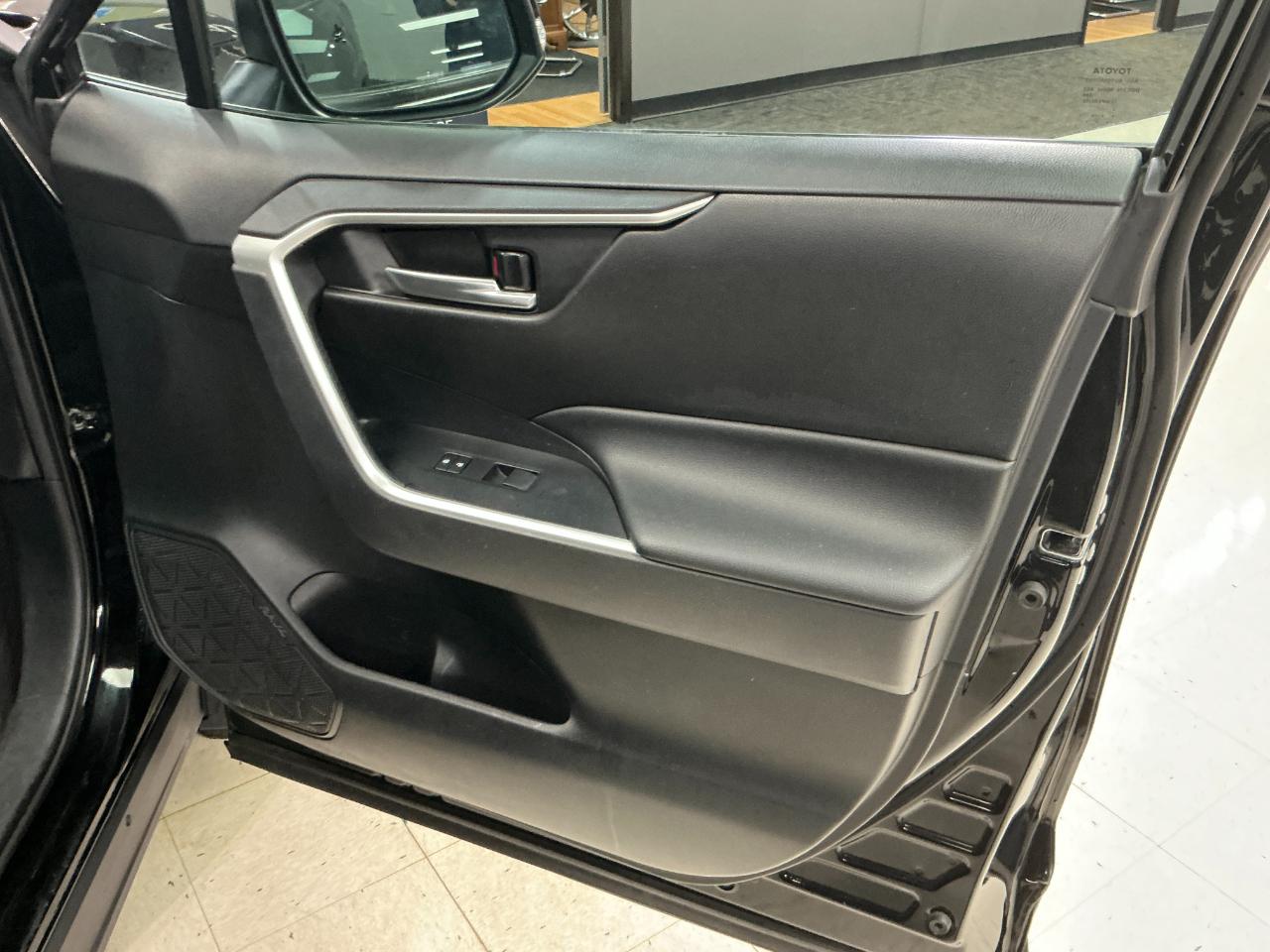 Toyota RAV4 XLE AWD (Natl) 2021