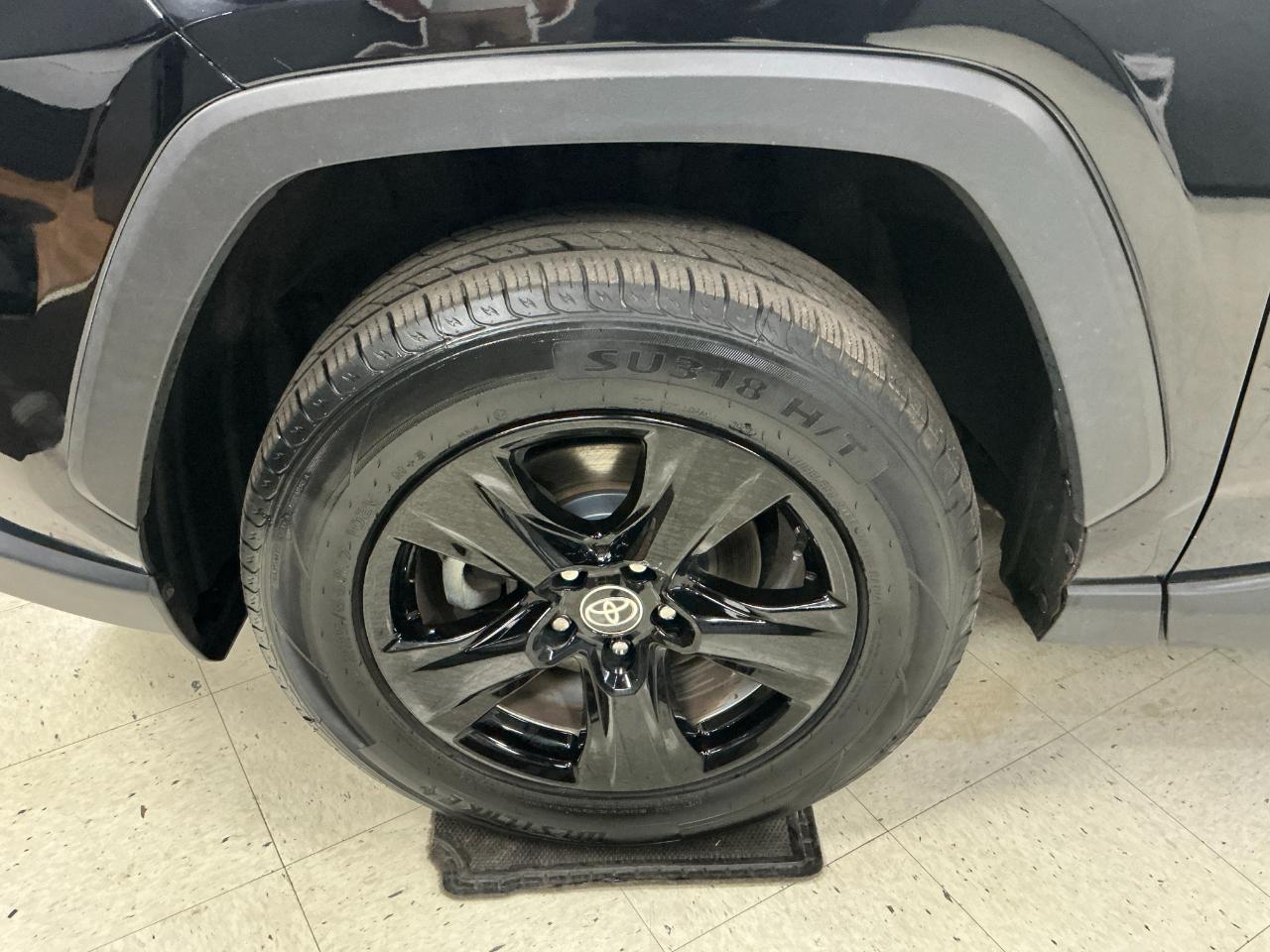 Toyota RAV4 XLE AWD (Natl) 2021