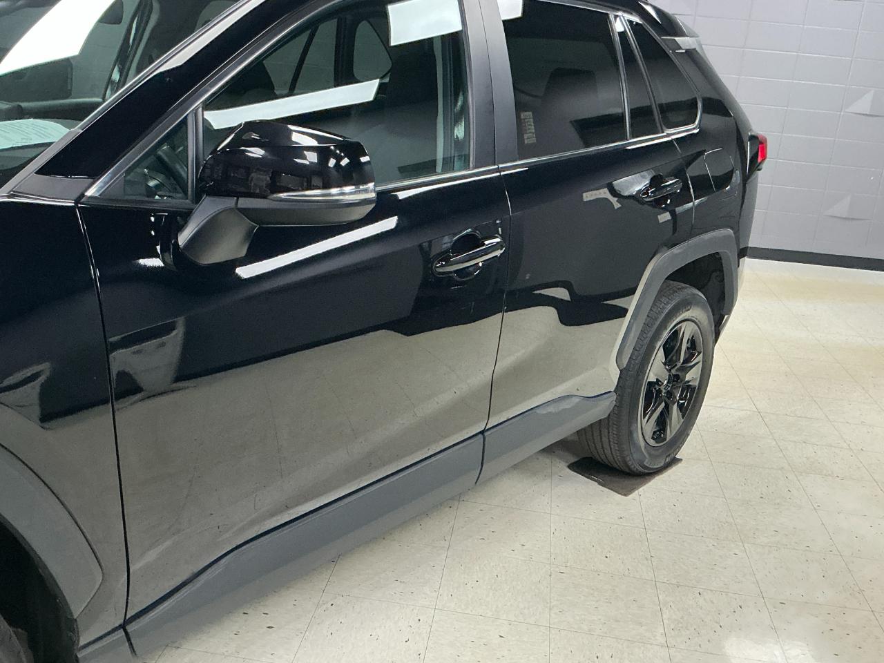 Toyota RAV4 XLE AWD (Natl) 2021