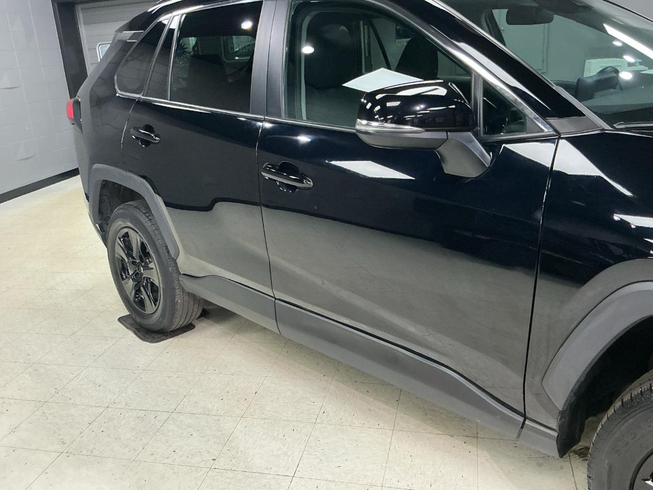 Toyota RAV4 XLE AWD (Natl) 2021