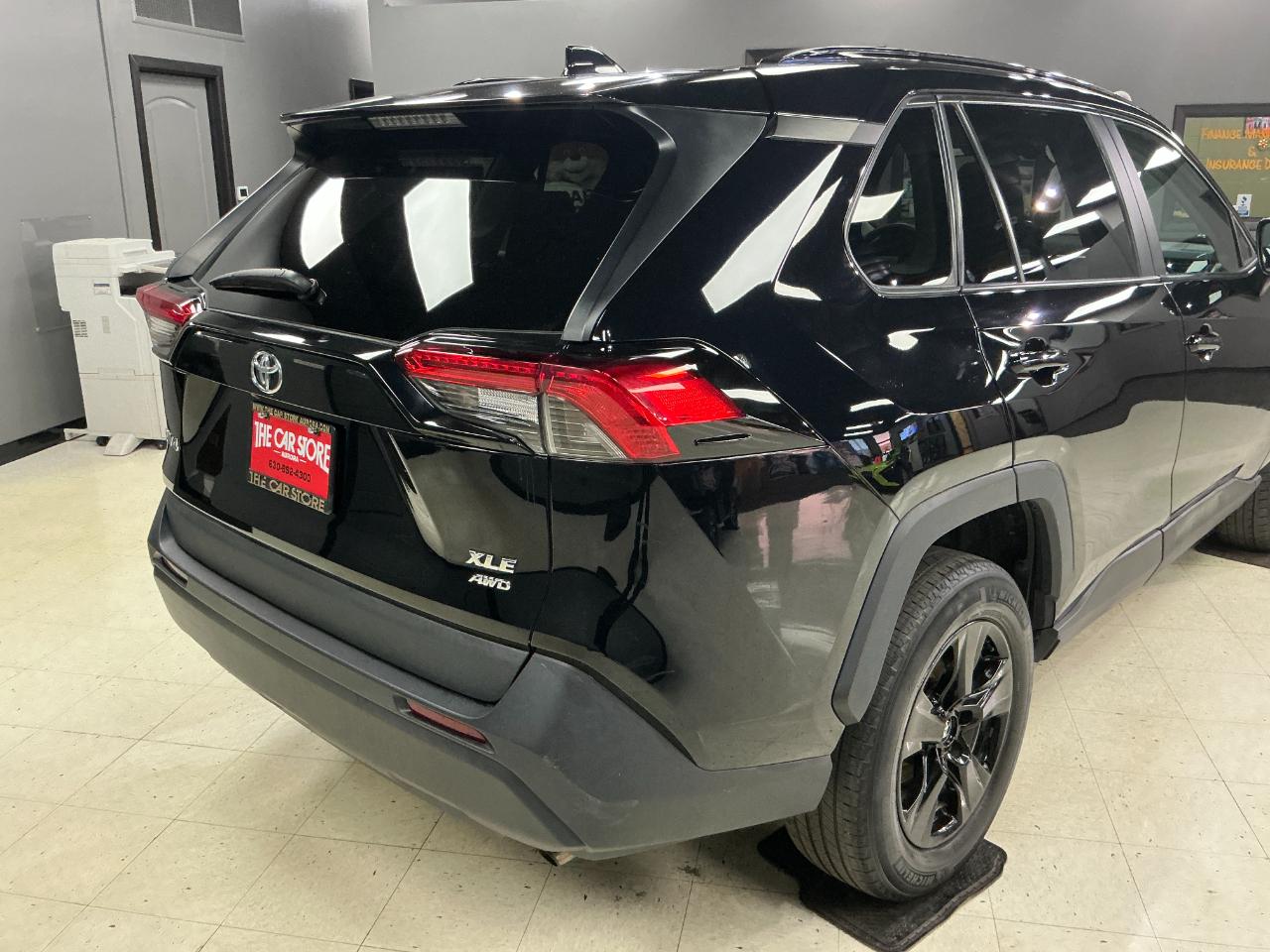 Toyota RAV4 XLE AWD (Natl) 2021