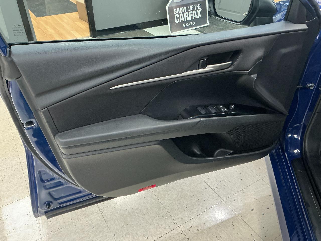 Toyota Camry LE (Natl) 2025