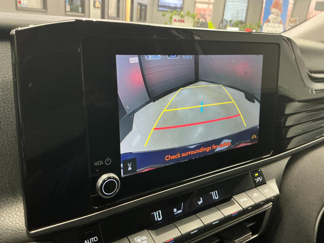 Toyota Camry LE (Natl) 2025