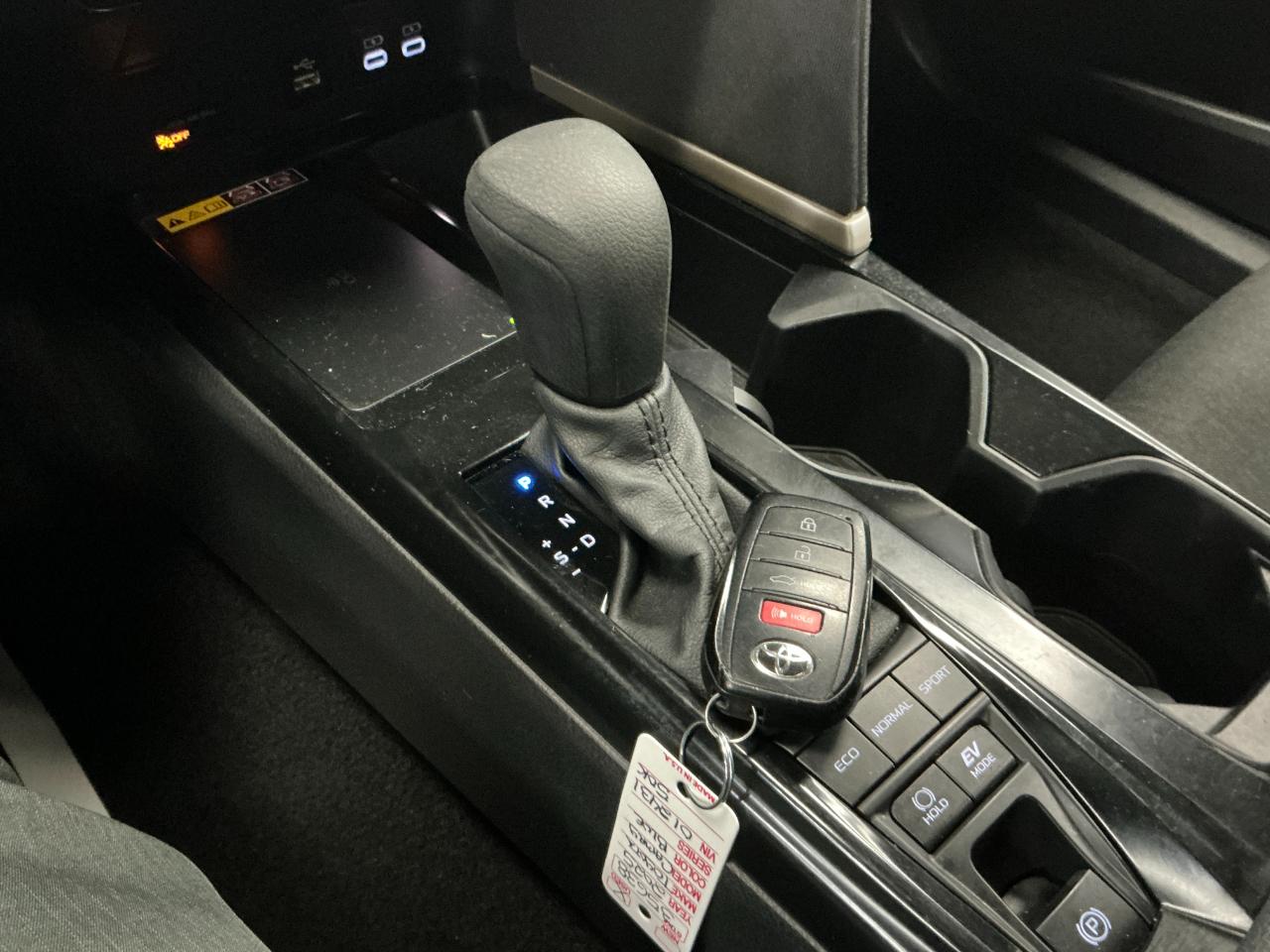 Toyota Camry LE (Natl) 2025