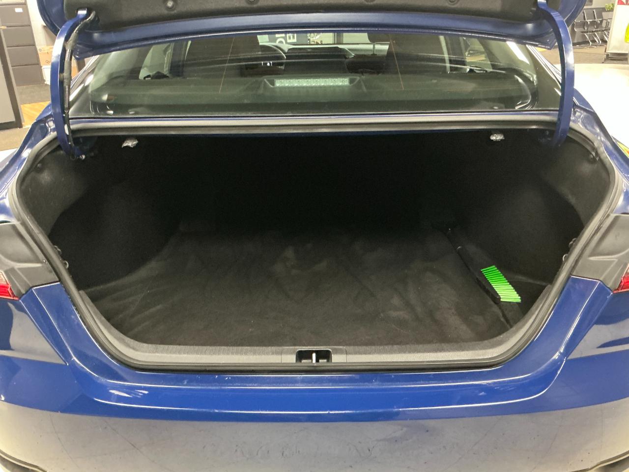 Toyota Camry LE (Natl) 2025