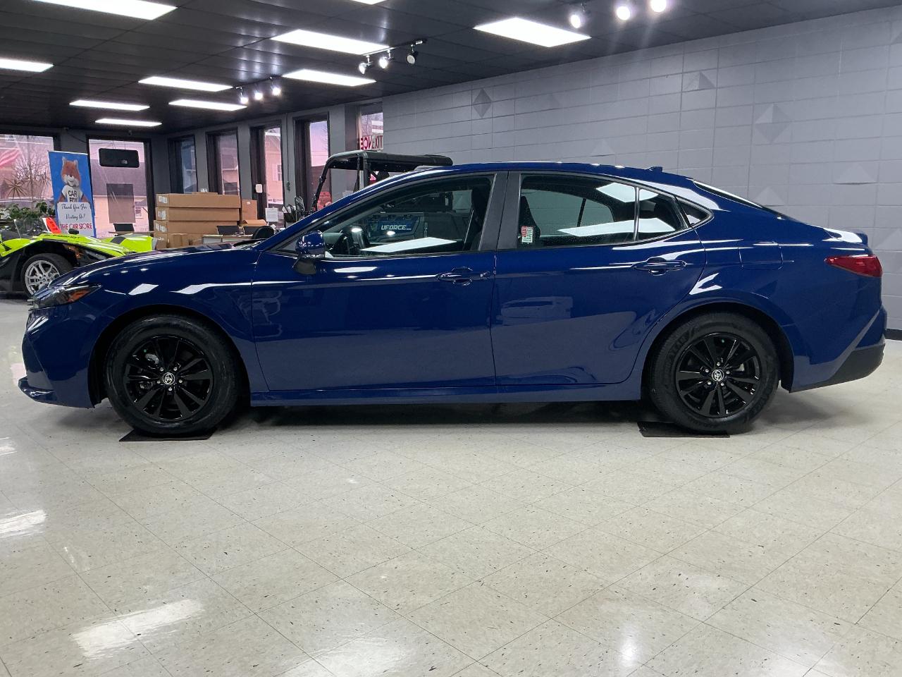 Toyota Camry LE (Natl) 2025