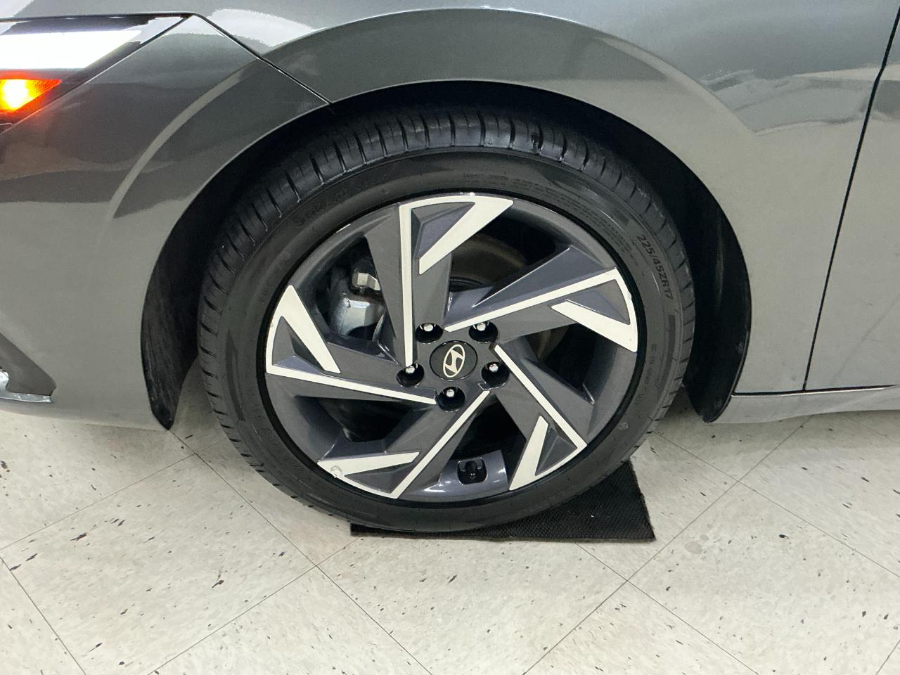 Hyundai Elantra SEL Convenience IVT 2025