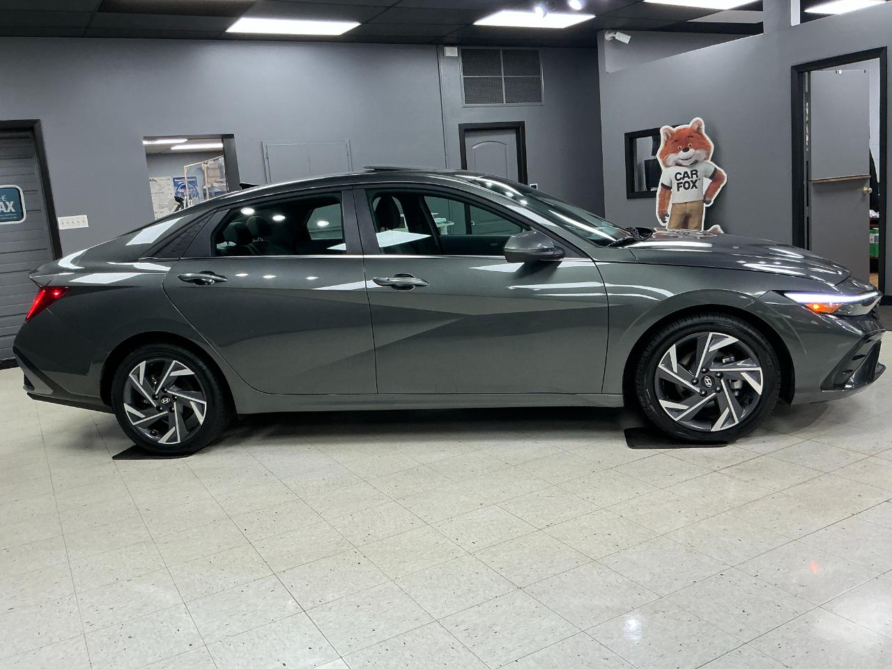 Hyundai Elantra SEL Convenience IVT 2025