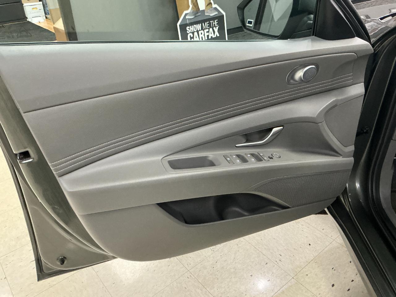 Hyundai Elantra SEL Convenience IVT 2025