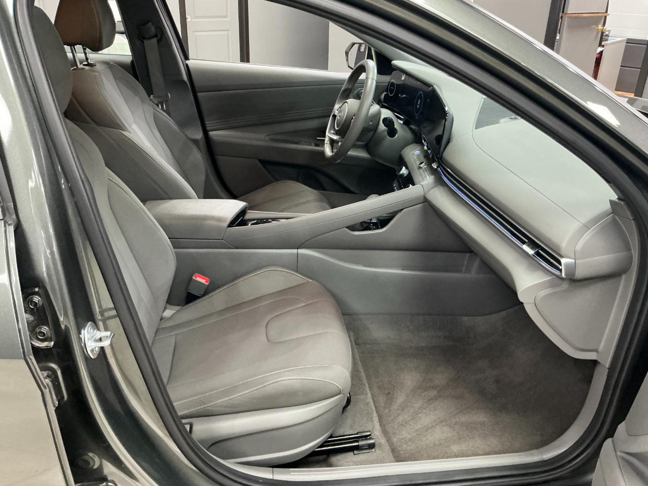 Hyundai Elantra SEL Convenience IVT 2025