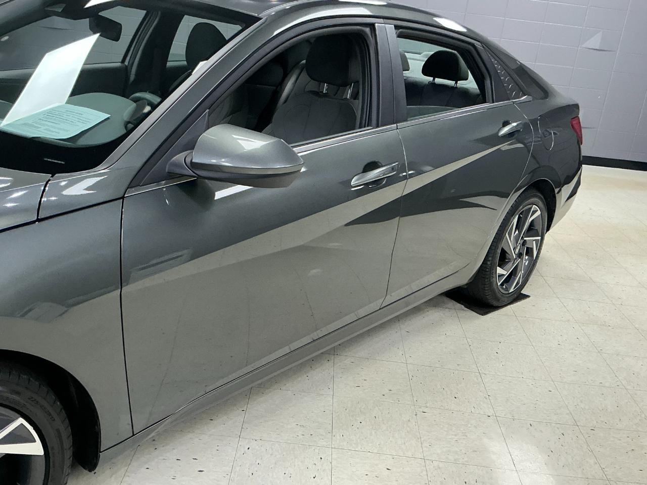 Hyundai Elantra SEL Convenience IVT 2025