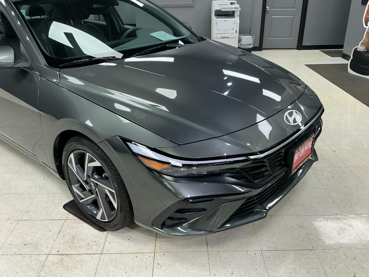 Hyundai Elantra SEL Convenience IVT 2025