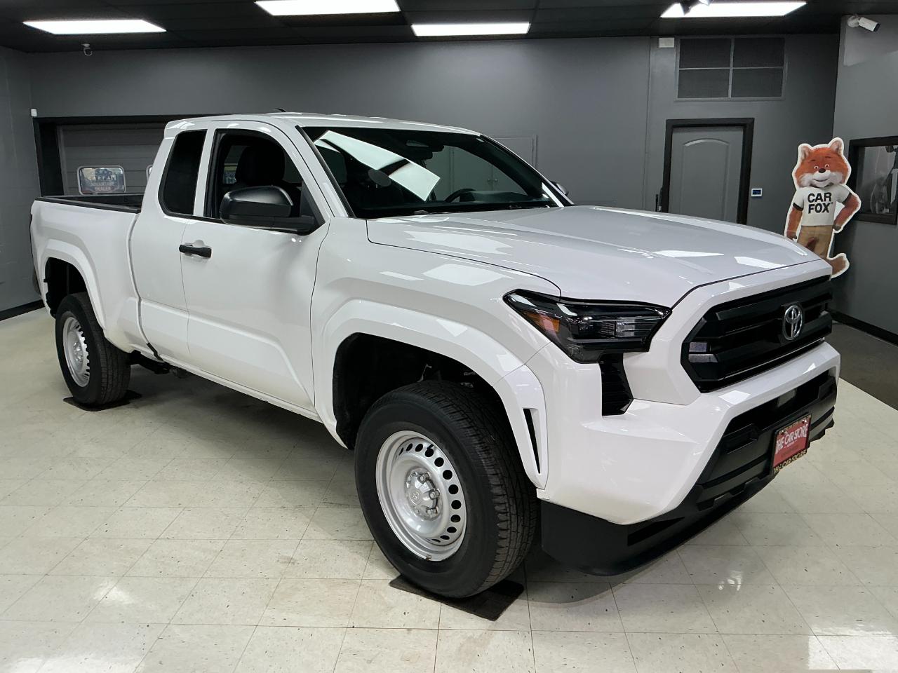 Toyota Tacoma 2WD SR XtraCab 6' Bed AT (Natl) 2024